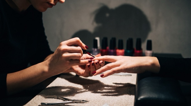 Manicure — exemplo ilustrativo
